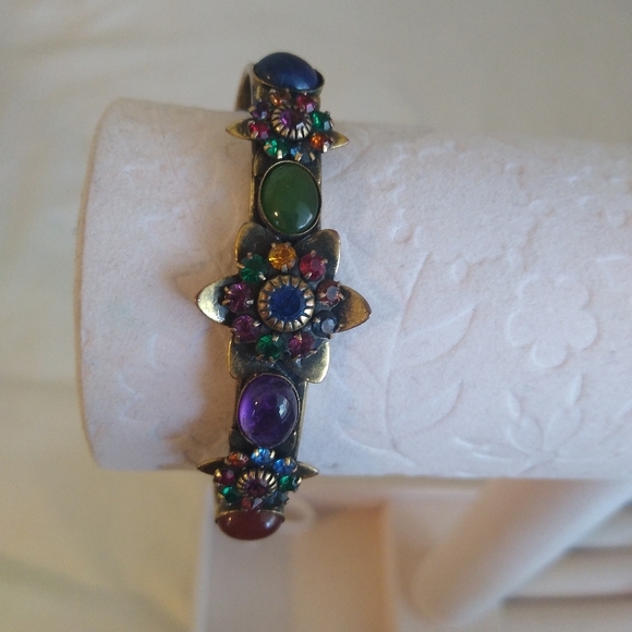 Vintage Mary DiMarco Antiqued Gold Cuff Bracelet with Blue, Green and Red Stones - Picture 5 of 8